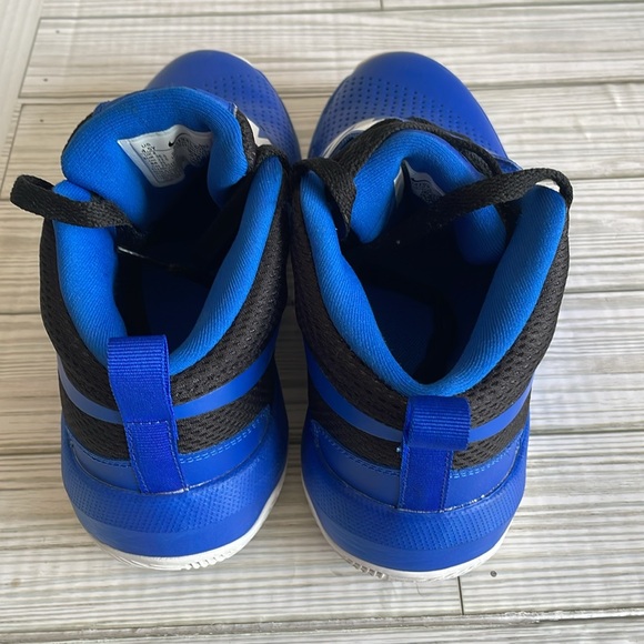 Nike Basketball Shoes - Picture 3 of 7